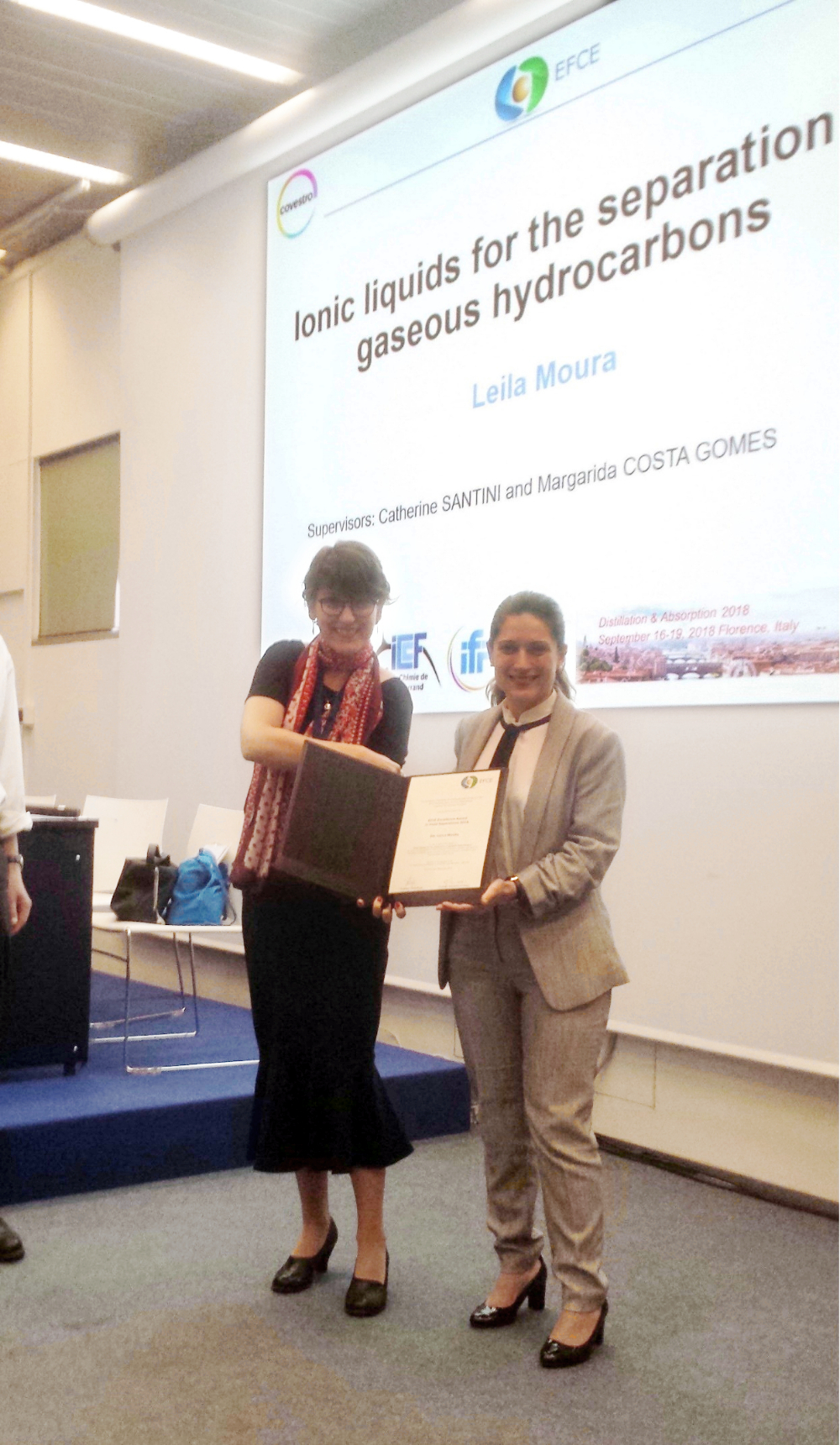 At the Destillation & Absorption Congress, Dr. Leila Moura (to the right) received the EFCE Excellence award in Fluid Separations from dr. Magdalena Bendova