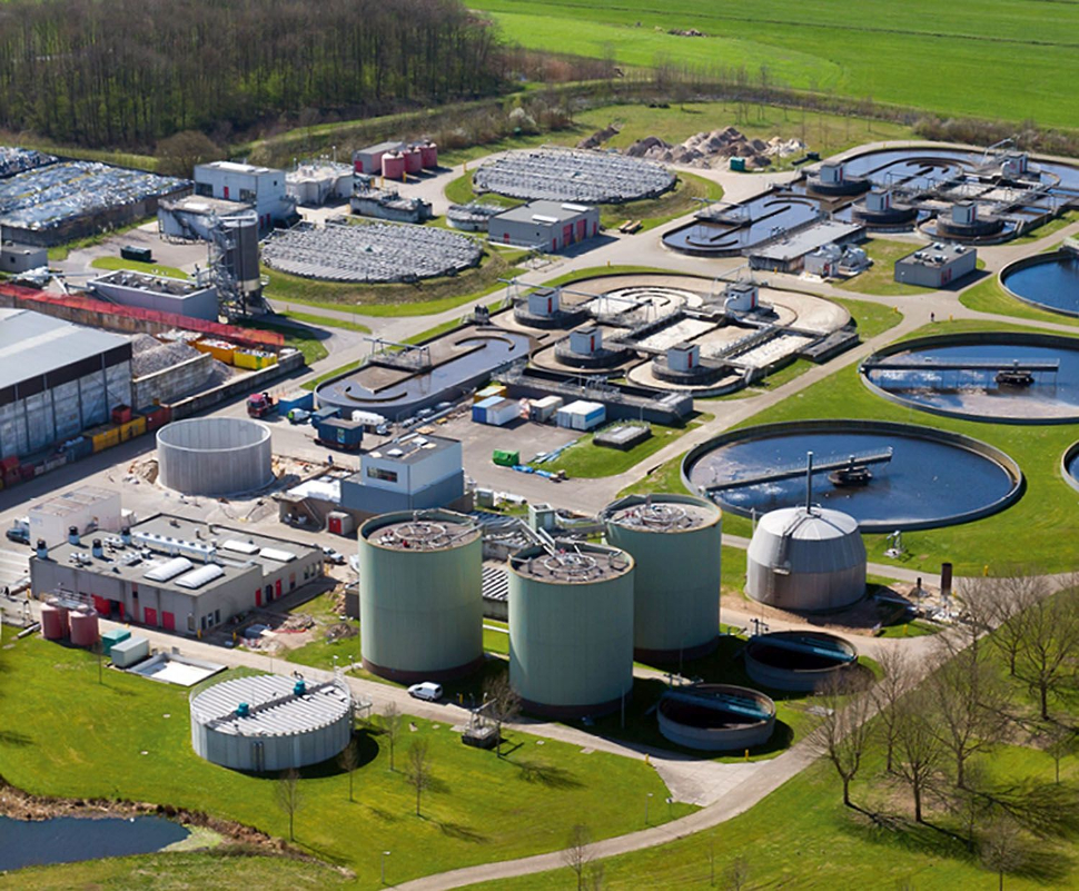 Het Omzetpunt in Amersfoort is één van de eerste rioolwaterzuiveringsinstallaties die is omgebouwd tot een 'fabriek' die energie en grondstoffen produceert