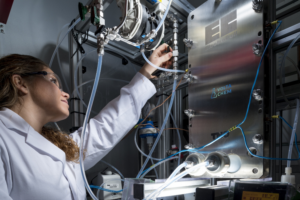 Researcher of VoltaChem/TNO working on electrochemical experiments