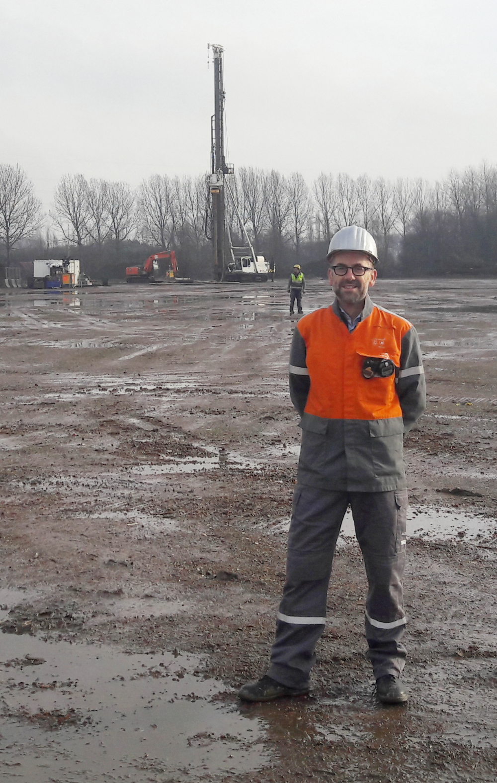 Wim Van der Stricht (CTO Technology Strategy CO<sub>2</sub> ArcelorMittal Group) op de site waar de bouw van de demonstratieplant inmiddels is begonnen. “Naar verwachting zou de bouw afgerond zijn rond de zomer van 2020, zodat we eind 2020 kunnen opstarten om een jaar later op volledige capaciteit te gaan draaien”