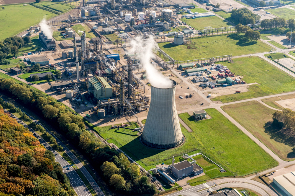 In een productiecyclus waarbij optimaal gebruik wordt gemaakt van energie lijken koeltorens niet te passen. Toch is het de vraag of die wel helemaal gemist kunnen worden