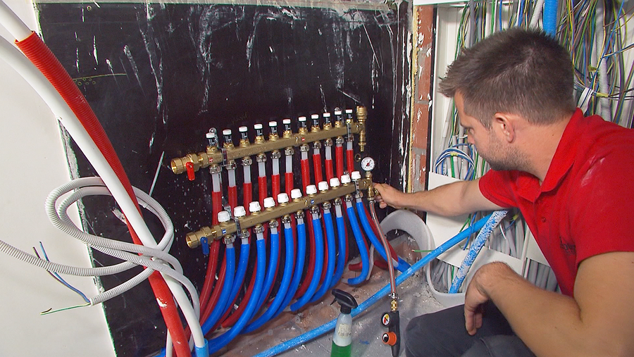 Hoe wordt vloerverwarming opgestart en ingeregeld?