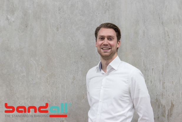 Bandall croît et souhaite le bienvenue à Stijn Klawer