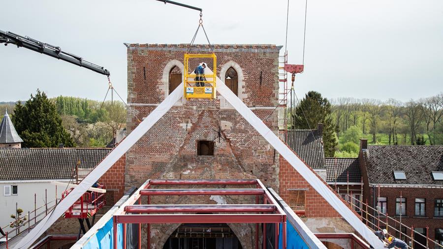 Une structure préfabriquée en bois restaure le patrimoine avec précision