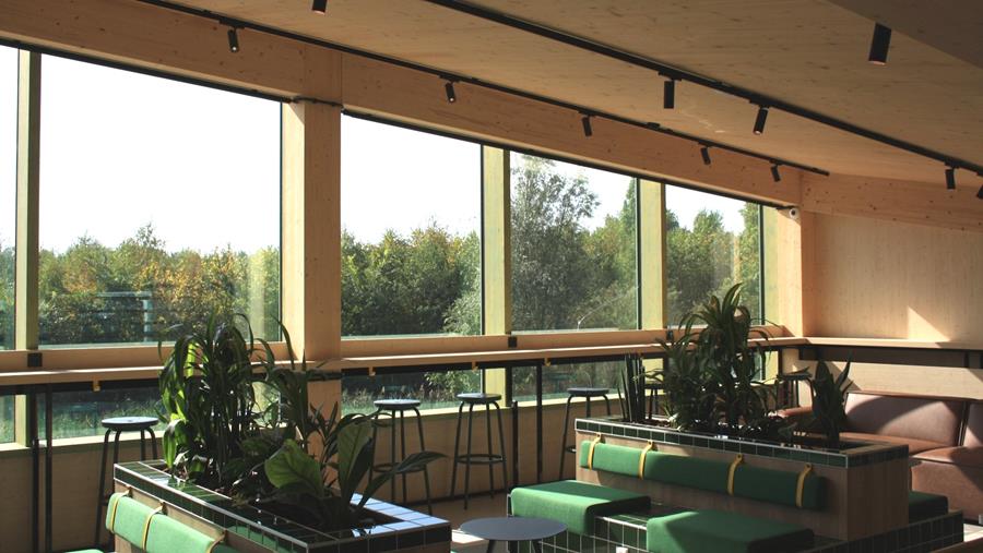 Un restaurant autoroutier circulaire avec des matériaux biosourcés