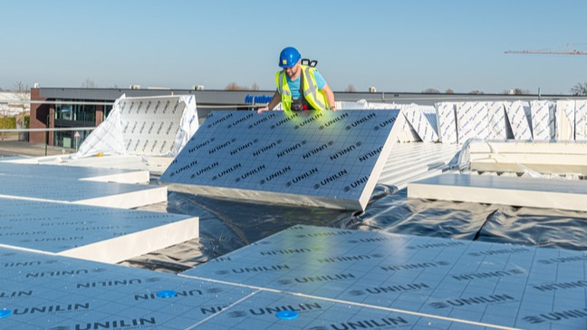Afschotisolatie: wat met een groendak of zonnepanelen?